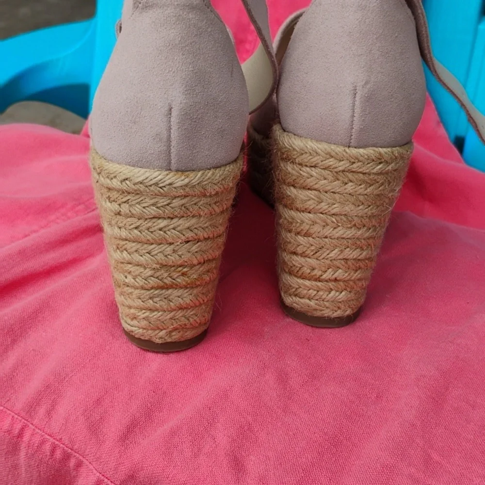 Marc Fisher PINK Wedge SANDALS Like New  Sz  8.5